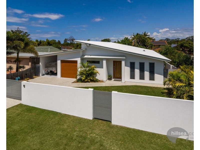 18 Robin Avenue, Paradise Point QLD 4216
