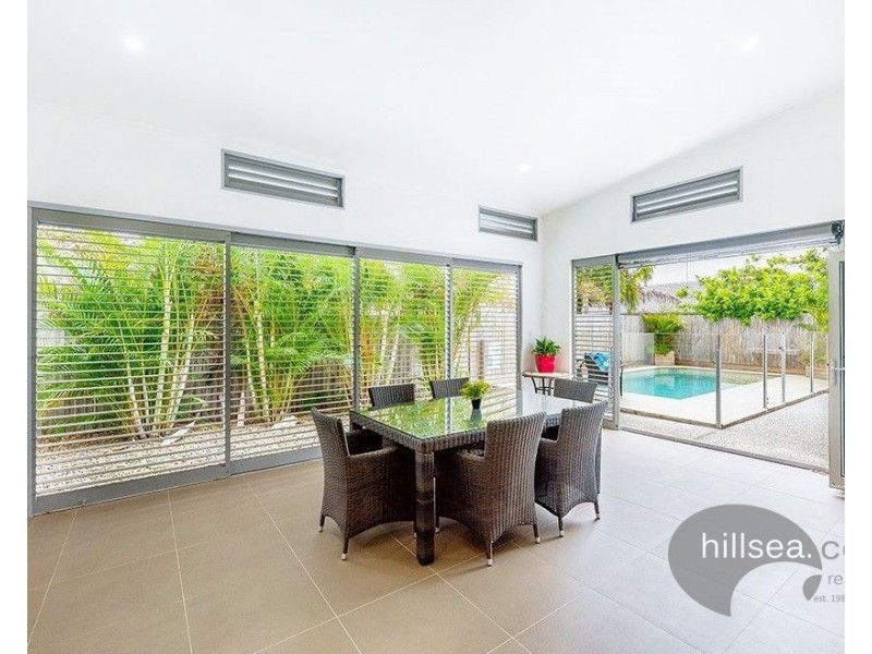 18 Robin Avenue, Paradise Point QLD 4216