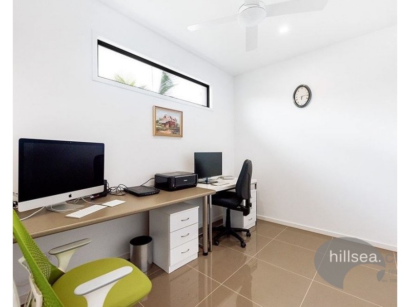 18 Robin Avenue, Paradise Point QLD 4216