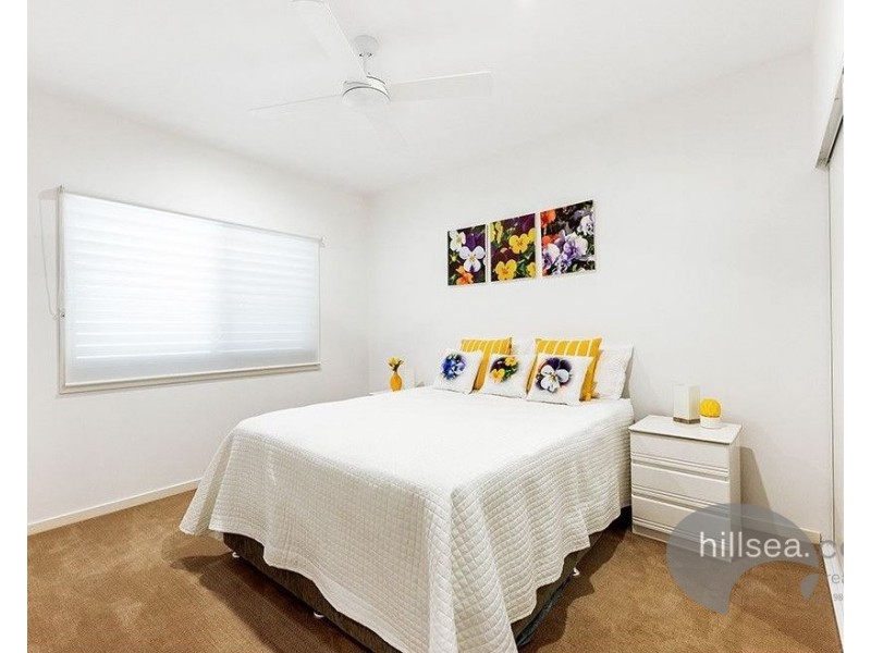 18 Robin Avenue, Paradise Point QLD 4216