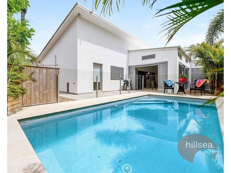 18 Robin Avenue, Paradise Point QLD 4216