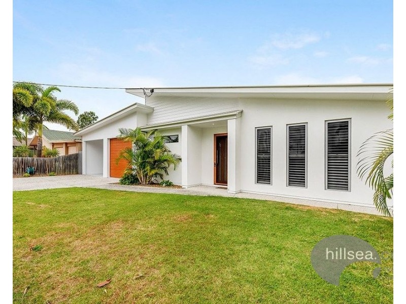 18 Robin Avenue, Paradise Point QLD 4216