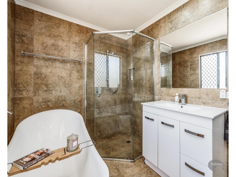 14A Thrush Avenue, Paradise Point QLD 4216