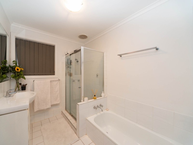 16 Muscovey Avenue, Paradise Point QLD 4216