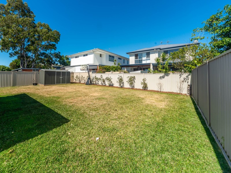 16 Muscovey Avenue, Paradise Point QLD 4216