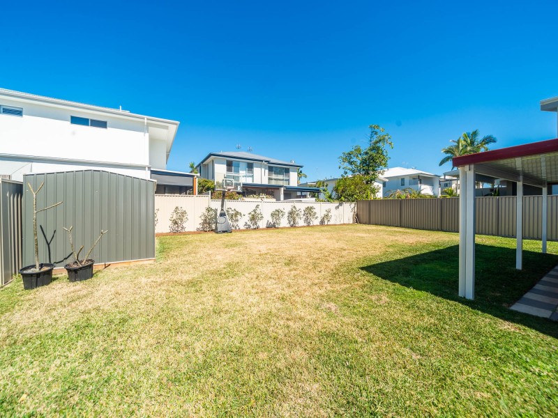 16 Muscovey Avenue, Paradise Point QLD 4216