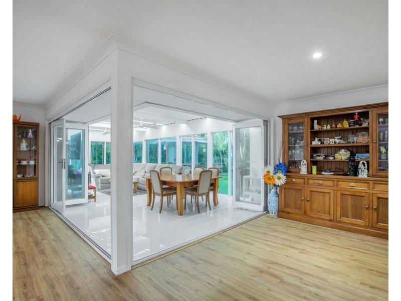 77 Burrendong Road, Coombabah QLD 4216