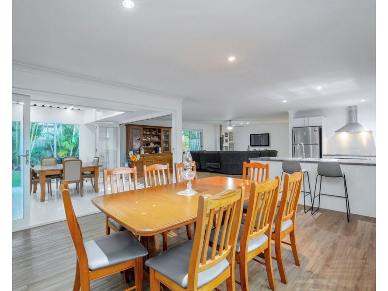 77 Burrendong Road, Coombabah QLD 4216