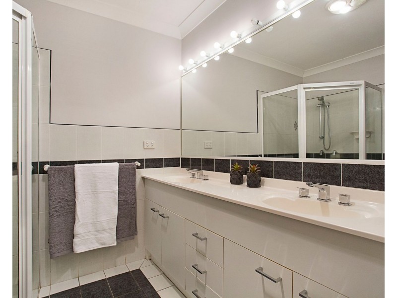 77 Burrendong Road, Coombabah QLD 4216