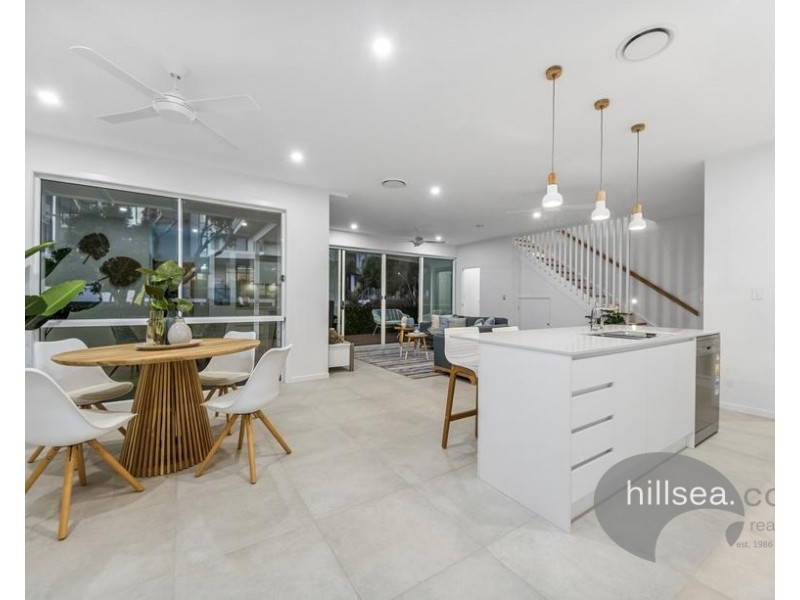 19a & 19b Killowill Avenue, Paradise Point QLD 4216