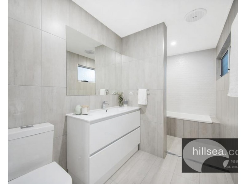 19a & 19b Killowill Avenue, Paradise Point QLD 4216