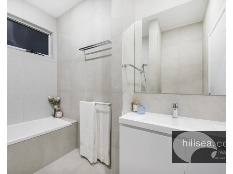19a & 19b Killowill Avenue, Paradise Point QLD 4216