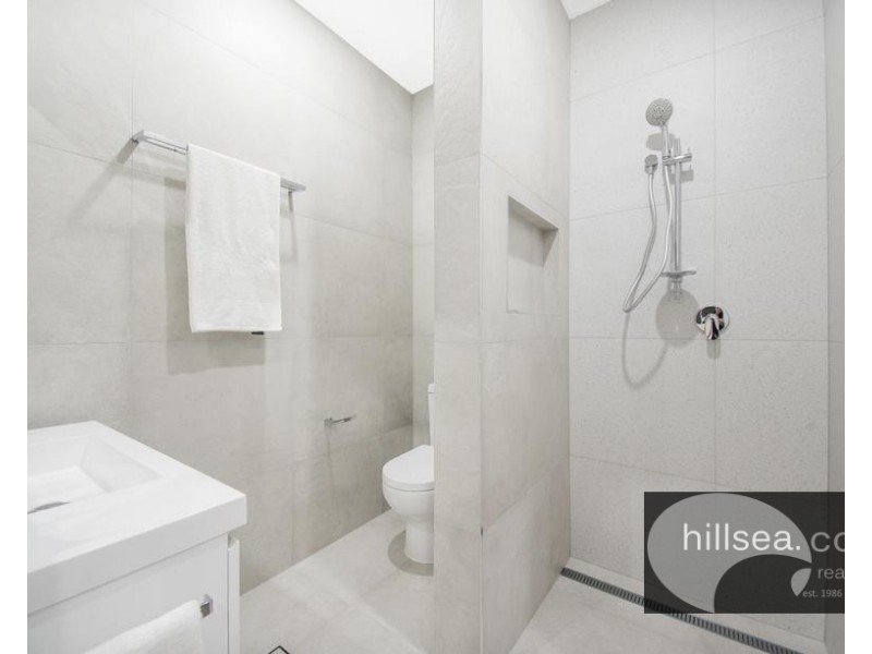 19a & 19b Killowill Avenue, Paradise Point QLD 4216