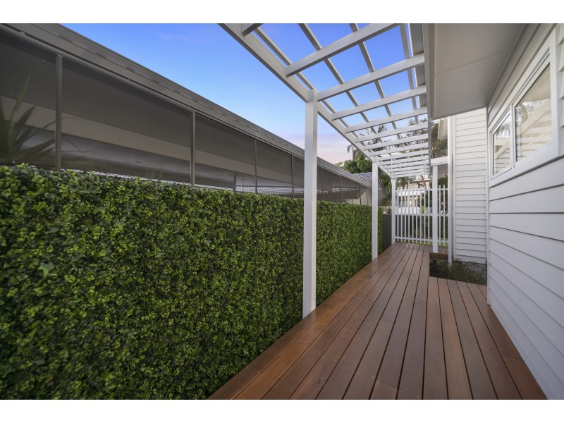 19a & 19b Killowill Avenue, Paradise Point QLD 4216