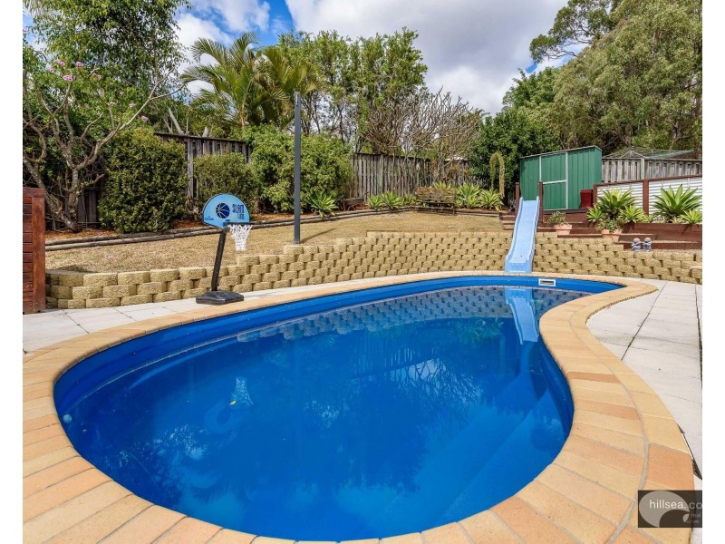 8 Avon Court, Pacific Pines QLD 4211