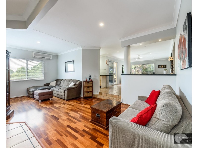 8 Avon Court, Pacific Pines QLD 4211