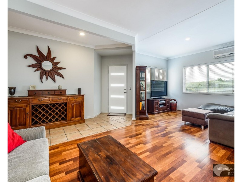 8 Avon Court, Pacific Pines QLD 4211