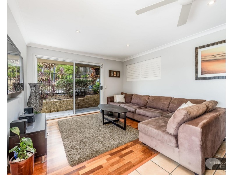 8 Avon Court, Pacific Pines QLD 4211