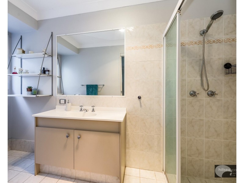 8 Avon Court, Pacific Pines QLD 4211