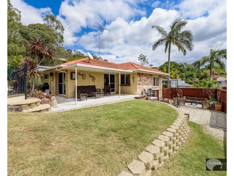 8 Avon Court, Pacific Pines QLD 4211