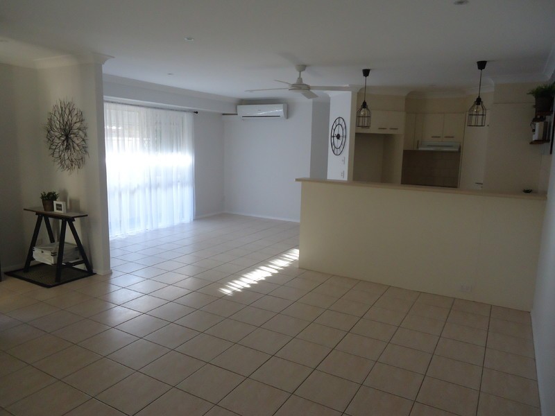 2/11 Teal Avenue, Paradise Point QLD 4216