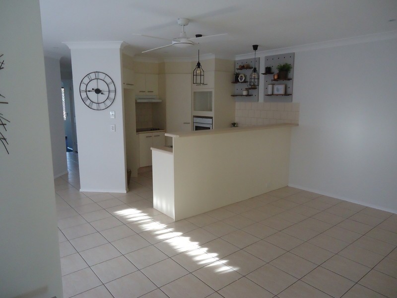 2/11 Teal Avenue, Paradise Point QLD 4216