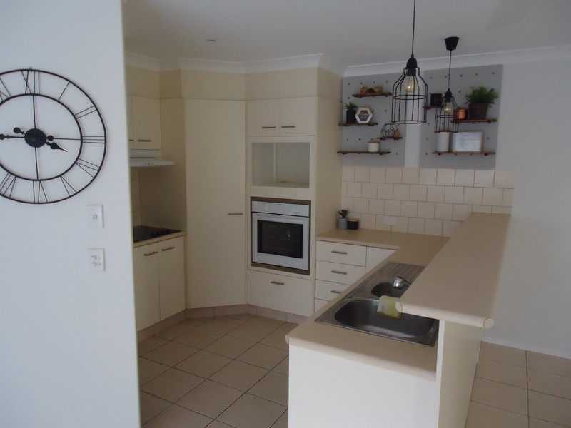 2/11 Teal Avenue, Paradise Point QLD 4216