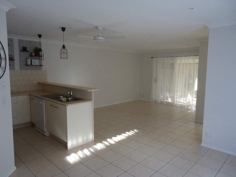 2/11 Teal Avenue, Paradise Point QLD 4216