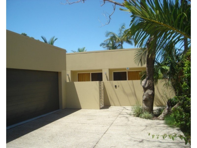 2/98 Imperial Parade, Labrador QLD 4215