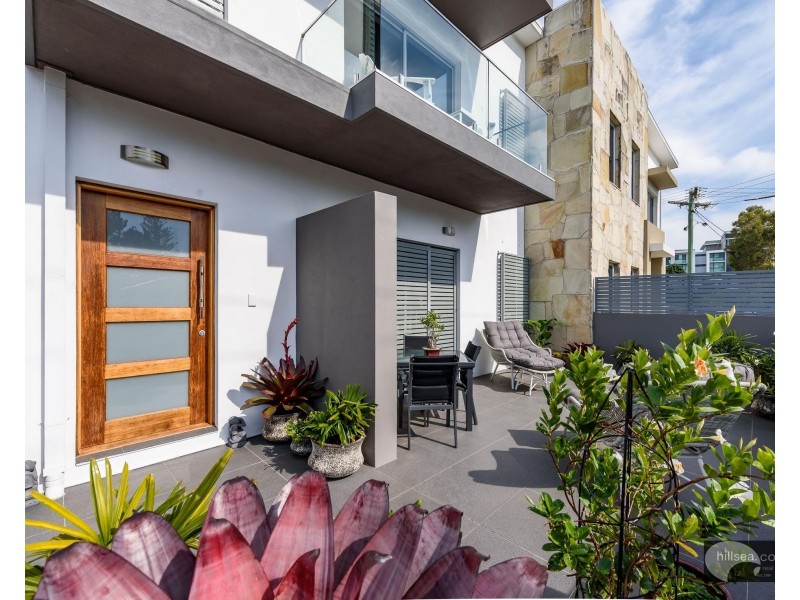 8 Tecona Avenue, Hollywell QLD 4216