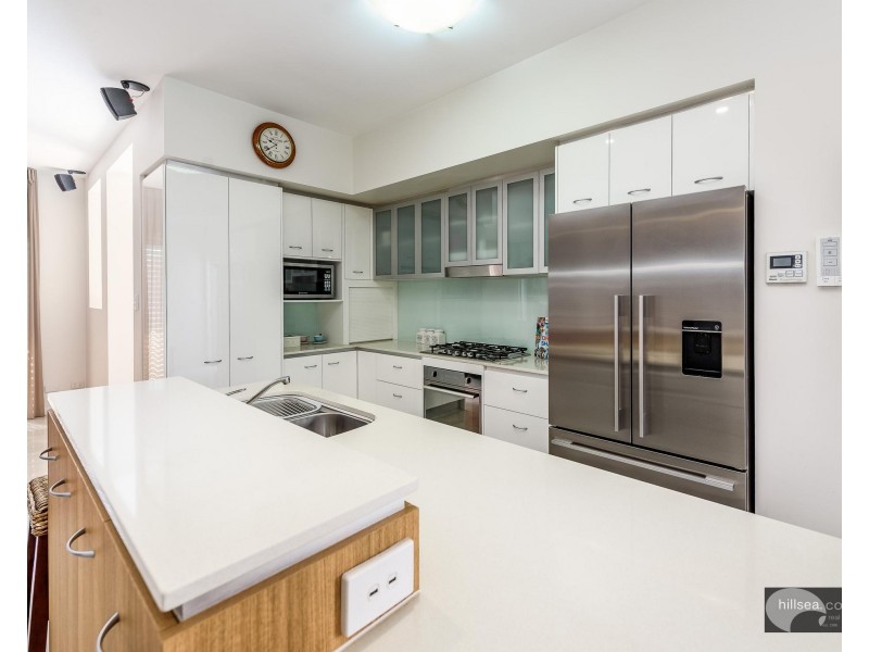 8 Tecona Avenue, Hollywell QLD 4216