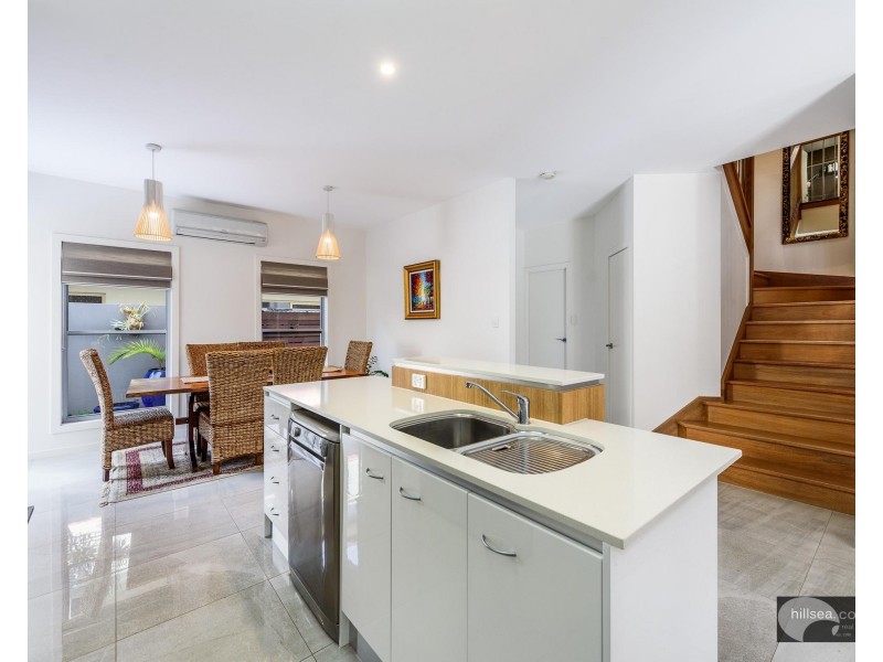 8 Tecona Avenue, Hollywell QLD 4216