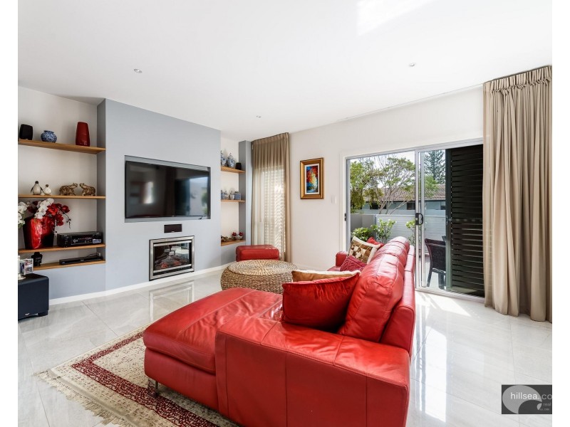 8 Tecona Avenue, Hollywell QLD 4216