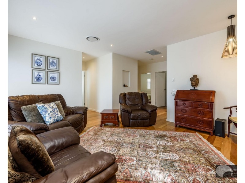 8 Tecona Avenue, Hollywell QLD 4216