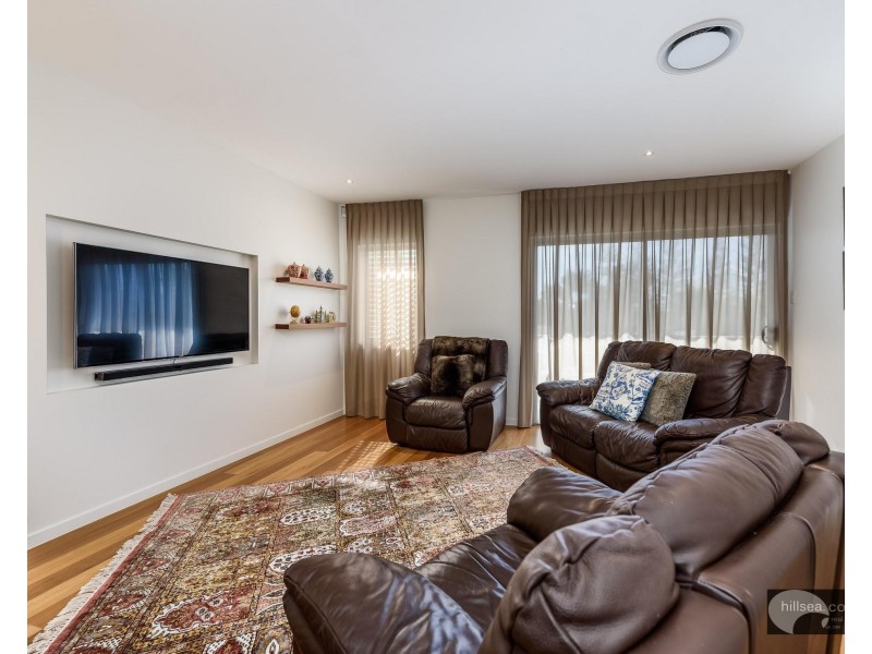 8 Tecona Avenue, Hollywell QLD 4216