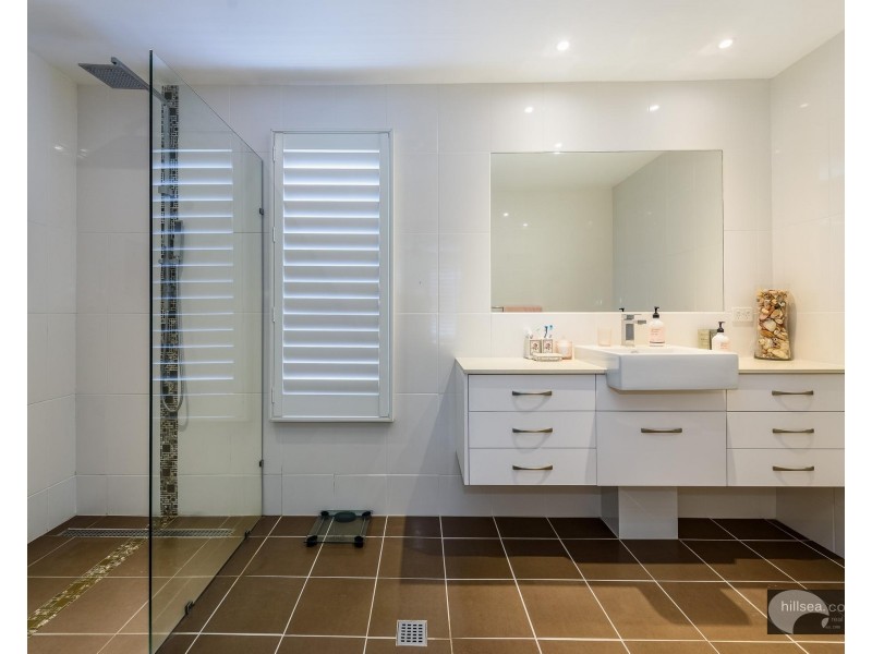 8 Tecona Avenue, Hollywell QLD 4216