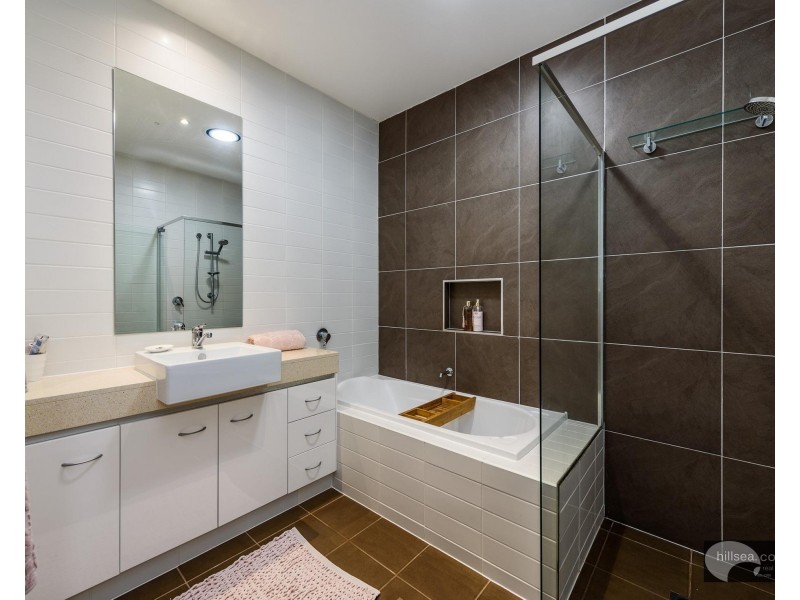 8 Tecona Avenue, Hollywell QLD 4216