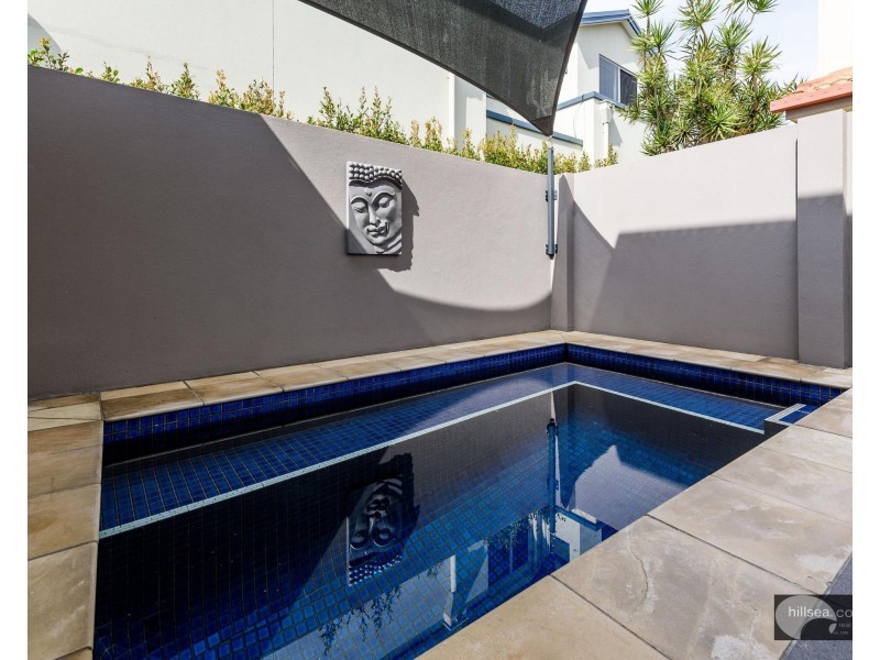 8 Tecona Avenue, Hollywell QLD 4216