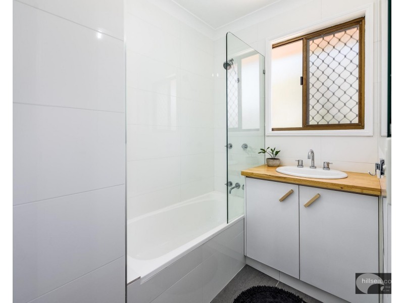 1/202 Central Street, Labrador QLD 4215