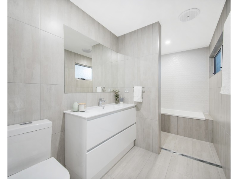 1/19 Killowill Avenue, Paradise Point QLD 4216