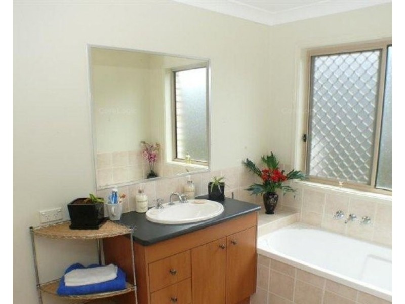 17 Billinghurst Crescent, Upper Coomera QLD 4209