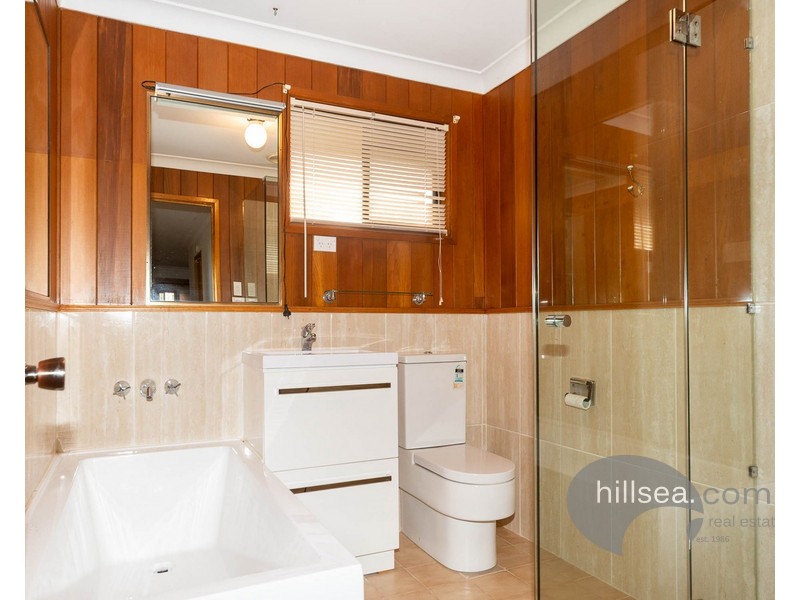 27 Aberdeen Court, Highland Park QLD 4211