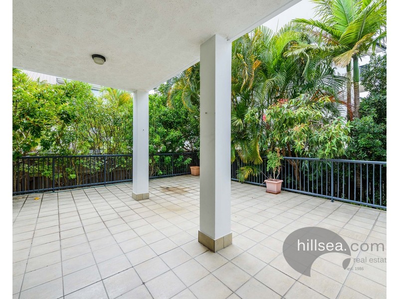 2/97 Muir Street, Labrador QLD 4215