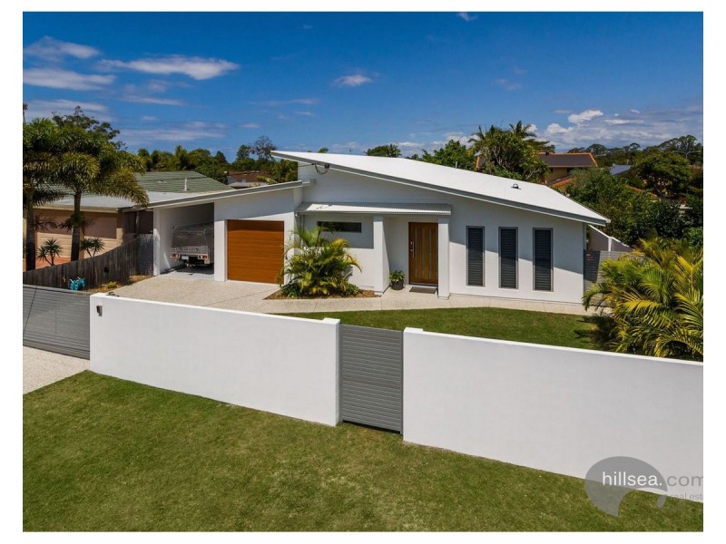 18 Robin Avenue, Paradise Point QLD 4216