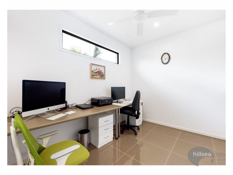 18 Robin Avenue, Paradise Point QLD 4216