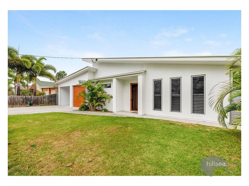 18 Robin Avenue, Paradise Point QLD 4216