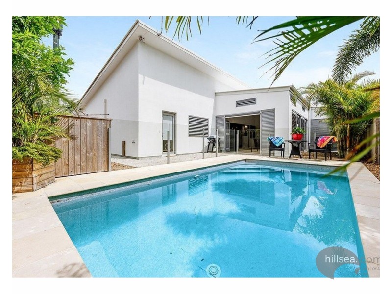 18 Robin Avenue, Paradise Point QLD 4216