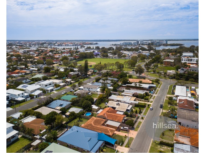 13 Swallow Avenue, Paradise Point QLD 4216