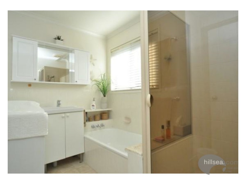 2/116 Little Usher Avenue, Labrador QLD 4215