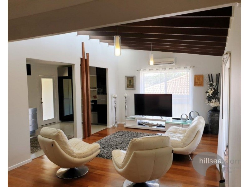 9 Essendon Close, Arundel QLD 4214